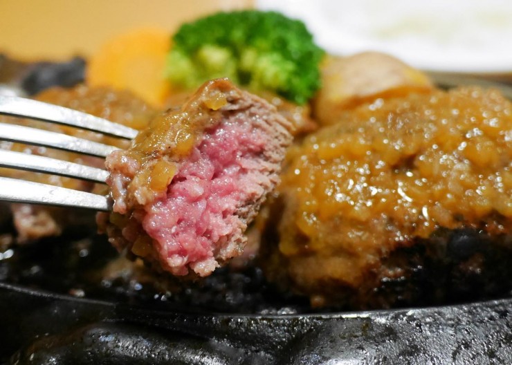 これぞ静岡のソウルフード！行列必至のハンバーグレストラン「炭焼きレストランさわやか」
