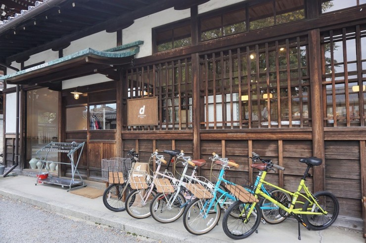 京都中心部の癒しスポット「d食堂」は、佛光寺境内にあり