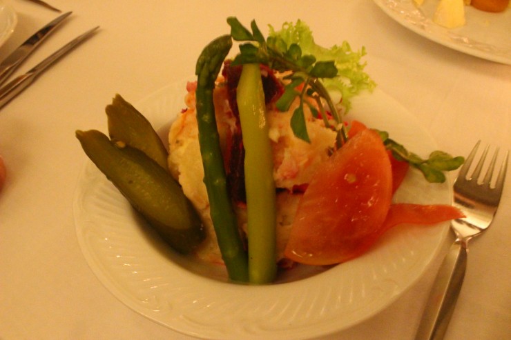 東京・新宿歌舞伎町で楽しむ本格ロシア料理とは？ / 異国情緒漂う『スンガリー』でロシアの家庭料理を満喫