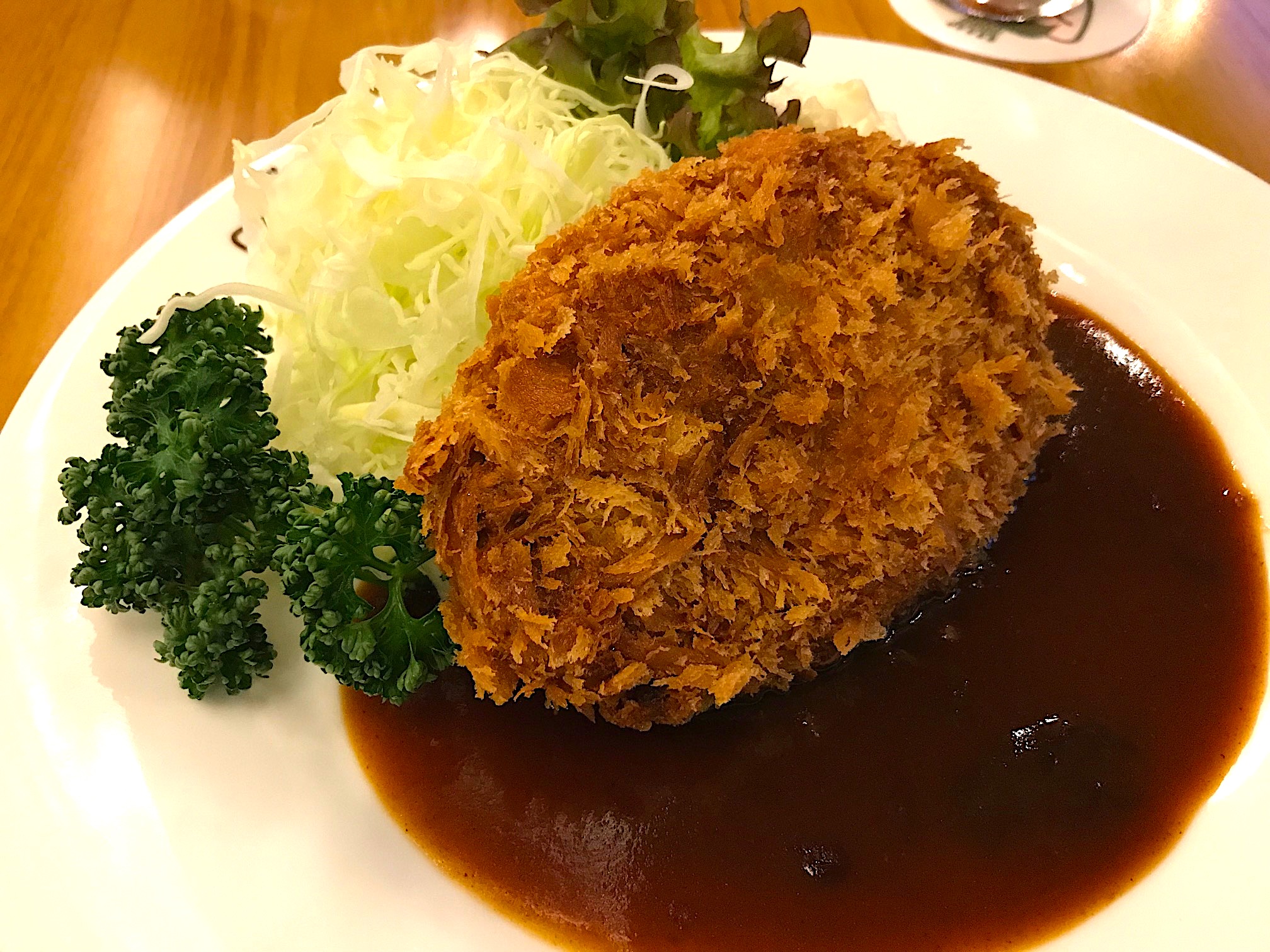 100年以上続くビアホールで味わう最高のメンチカツ 東京都千代田区神田神保町の ランチョン Gotrip 明日 旅に行きたくなるメディア