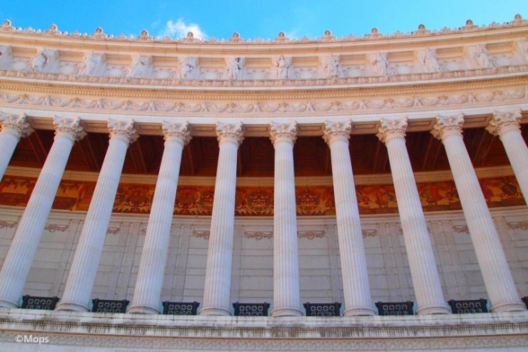 ローマに突如として現れる巨大な白亜の記念碑 ヴィットリオ エマヌエーレ2世記念堂の迫力がすごい Gotrip 明日 旅に行きたくなるメディア