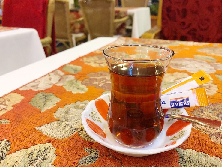 まさに癒しの味！トルコの紅茶「ウフラムル・チャユ」を歴史あるバザールで見つけよう | GOTRIP! 明日、旅に行きたくなるメディア
