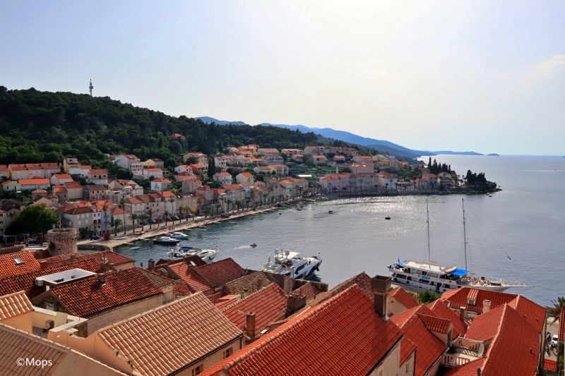 世界の絶景 クロアチア コルチュラ島のシンボル 聖マルコ大聖堂 の塔からオレンジ屋根の街並みを眺める Gotrip 明日 旅に行きたくなるメディア