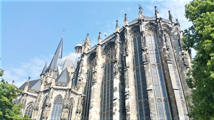 【コロナ後に行きたい世界遺産】幻想世界に息を呑むドイツ・アーヘン大聖堂