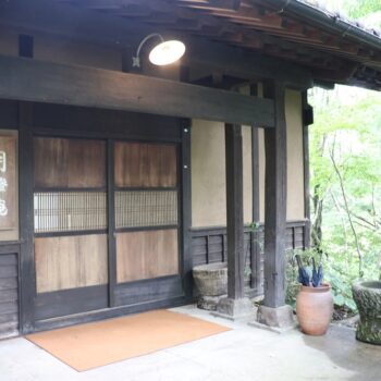 一万坪に佇む全室露天風呂付き離れの宿「ゆふいん 月燈庵」